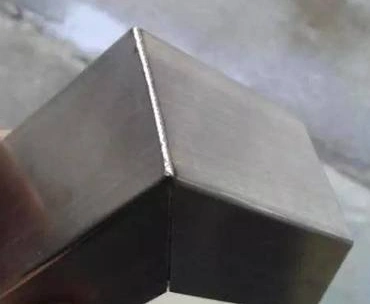 High quality fiber laser welding seam with clean and uniform weld bead